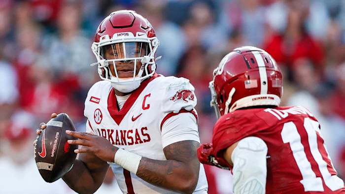 KJ Jefferson looks for an open receiver against Alabama.